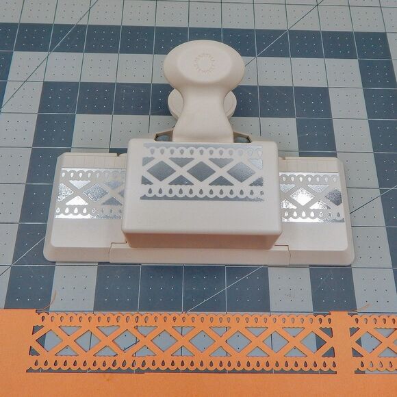 Martha Stewart Diamond Fence Trim Double Edge Punch Scrapbook Strips Ribbon - Picture 1 of 5